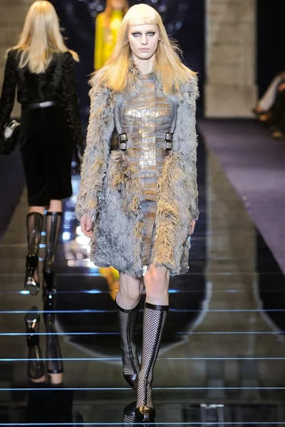 Look 19